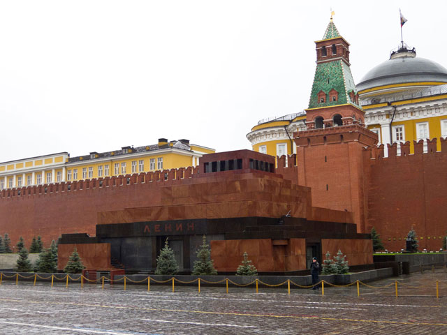 Большинство россиян никогда не были в мавзолее Ленина и не против похоронить вождя пролетариата