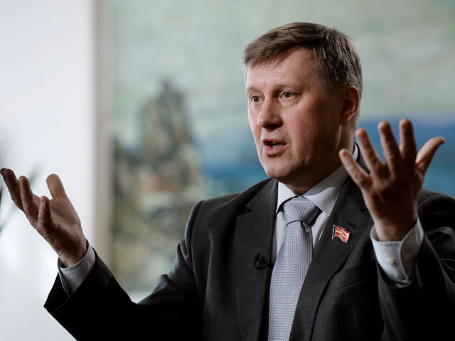 Коммунист Анатолий Локоть, победивший на досрочных выборах мэра Новосибирска 6 апреля, официально вступил в должность градоначальника