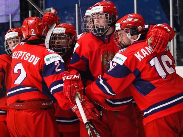 Сборная России по хоккею, составленная из игроков не старше 18 лет, выиграла у команды Канады в своем заключительном матче группового этапа юниорского чемпионата мира