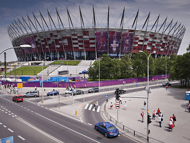 Польский футбольный союз и Футбольная ассоциация Чешской республики отозвали заявки на проведение чемпионата Европы-2020, который планировалось провести стазу в тринадцати странах Европы