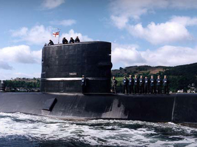 Атомная подводная лодка ВМС Великобритании - HMS Tireless - прекратила участие в поисках "черных ящиков" пропавшего Boeing-777-200 компании "Малайзийские авиалинии"