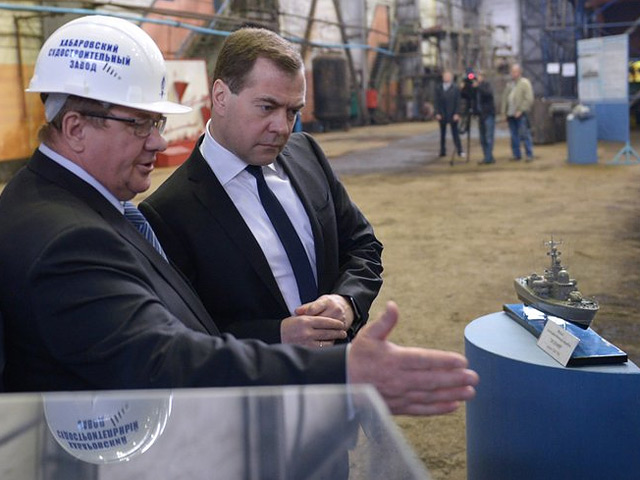 Премьер-министр России Дмитрий Медведев считает, что вопрос о зимнем времени надо решать на уровне регионов. Об этом глава правительства заявил в ходе поездки в Хабаровск