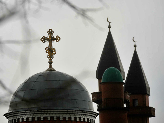 Социологи выяснили, кто и сколько молится в России