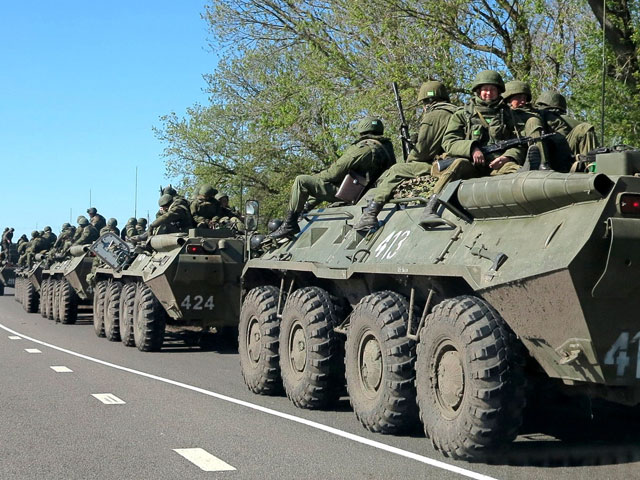 Российские войска подошли к границе так близко, что украинские пограничники видят их без биноклей