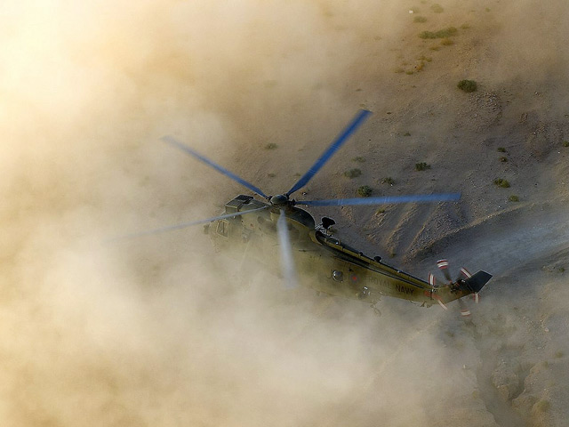 Вертолет, в котором находились военнослужащие миссии Международных сил содействия безопасности в Афганистане (ISAF), потерпел крушение на юге страны, пять человек погибли