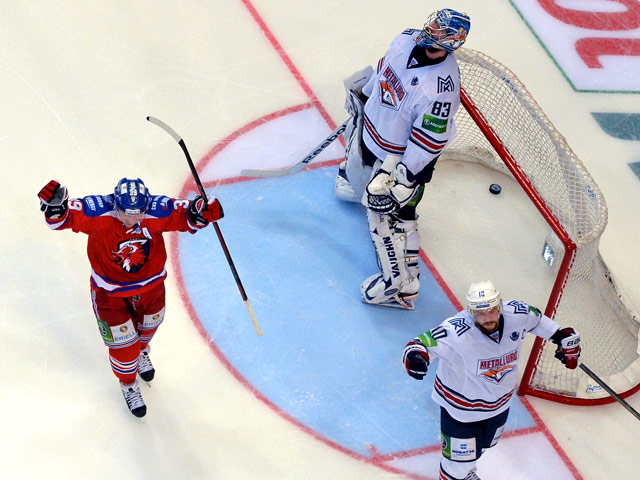 Хоккеисты "Льва" сравняли счет в финальной серии плей-офф КХЛ, вырвав победу у магнитогорского "Металлурга" в овертайме шестого матча. Встреча в Праге завершилась волевой победой хозяев со счетом 5:4