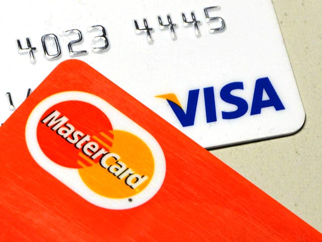 Международная платежная система Visa перестала проводить операции по картам "СМП банка" и и его "дочки" - "Инвесткапиталбанка". Банки смогут продолжить обслуживание своих карт через свои клиентские офисы и банкоматы
