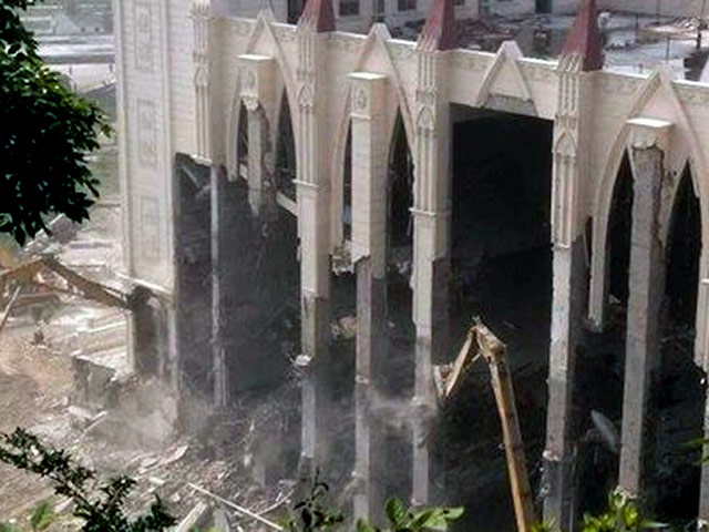 В минувший понедельник власти КНР приступили к сносу главного храма протестантской общины в Саньцзяне (городской округ Вэньчжоу, провинция Чжэцзян)