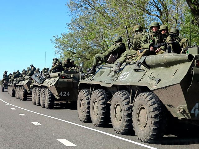 Российские войска, которые по приказу министра обороны РФ Сергея Шойгу, отошли от границы с Украиной после учений и вернулись в места их постоянной дислокации, в случае обострения обстановки вернутся, дополнительно укомплектованные контрактниками