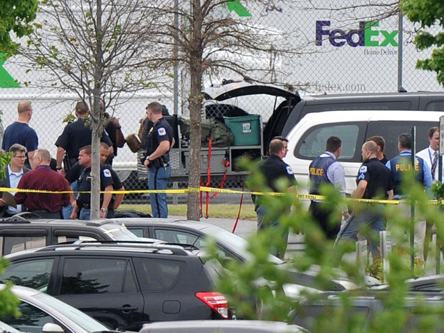 В США на складе FedEx сотрудник ранил шесть человек и застрелился
