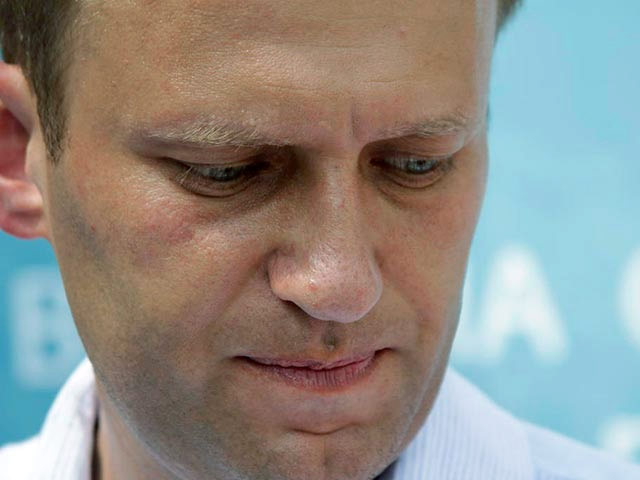Защита оппозиционера Алексея Навального обжаловала решение суда о назначении штрафа в 300 тысяч рублей за клевету на муниципального депутата Алексей Лисовенко