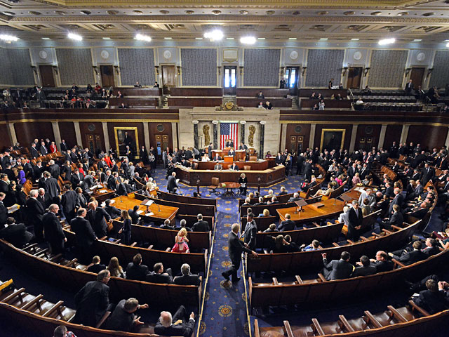 19 сенаторов-республиканцев внесли в среду в сенат США законопроект о расширении санкций против России