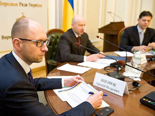 В правительстве Украины заявили о желании провести "общенациональный опрос" о территориальной целостности страны и децентрализации власти