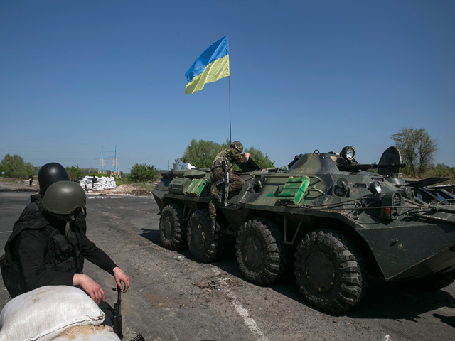 Пока на востоке Украины продолжается силовая операция, активная фаза которой в настоящее время разворачивается в Славянске, российская сторона продолжает критиковать действия Киева