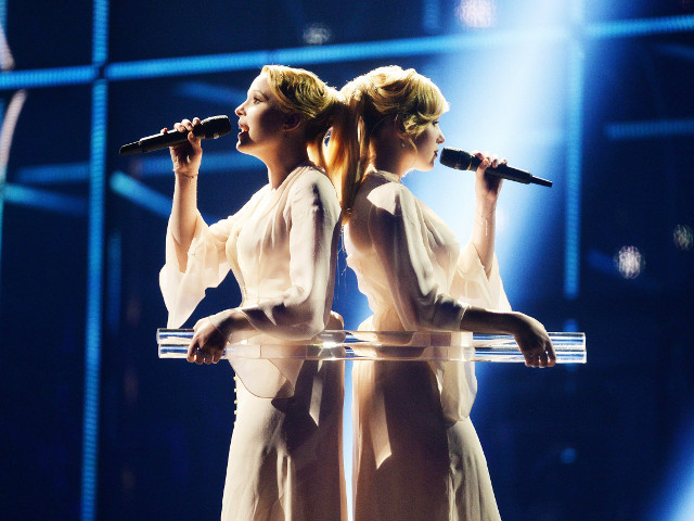 Российские участницы конкурса "Евровидение-2014", сестры Настя и Маша Толмачевы, вышли в финал с песней "Shine"
