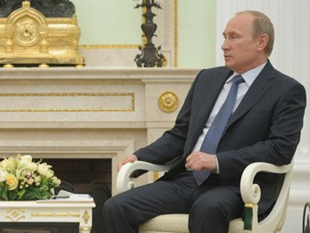 Президент РФ Владимир Путин заочно призвал Киев "незамедлительно прекратить все военные и карательные операции на Юго-востоке Украины"