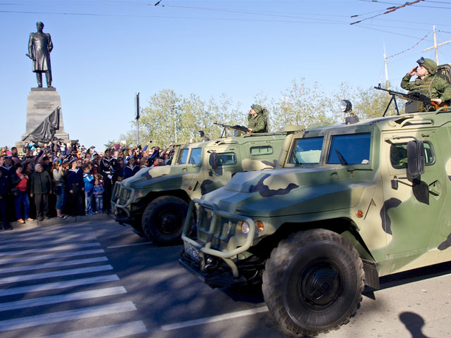 В Севастополе прошел сухопутный парад Победы, еще пройдут морской и авиационный