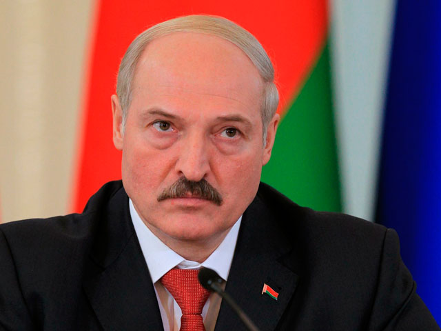 Лукашенко сообщил, что 1,5 млрд долларов, которые Белоруссия ранее перечисляла в российский бюджет в виде пошлин от продажи нефтепродуктов, в будущем году останутся в бюджете республики