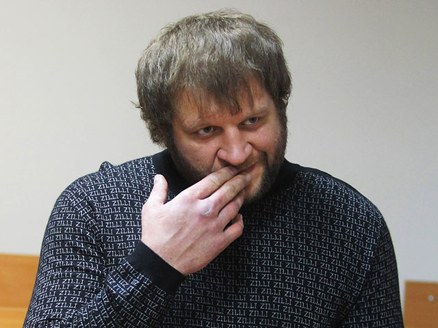 Борца Емельяненко, подозреваемого в изнасиловании, доставили в Москву после ДТП