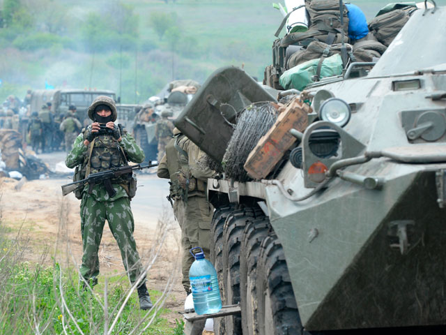 Параллельно с непризнанным референдумом о самоопределении в Донецкой и Луганской областях Украины продолжается антитеррористическая операция
