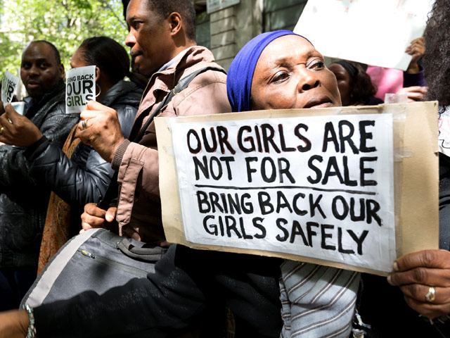 В Нигерии исламисты из вооруженной группировки "Боко Харам" пообещали освободить похищенных школьниц в обмен на предоставление амнистии своим осужденным и арестованным соратникам