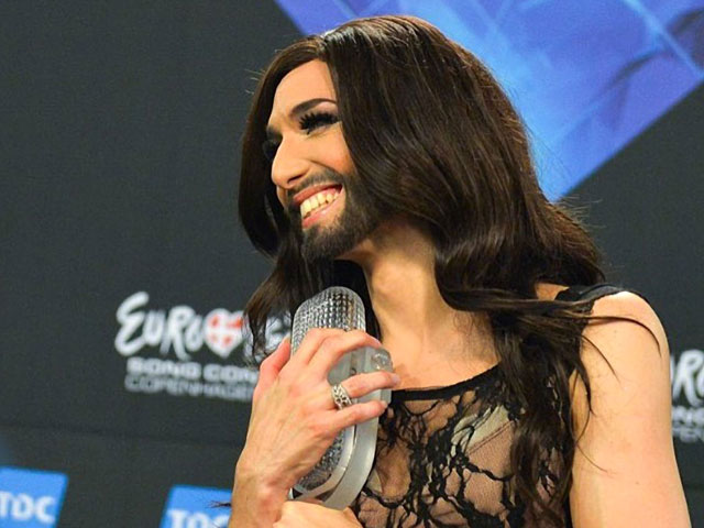 Песня победившего на "Евровидении" бородатого трансвестита возглавила российский чарт iTunes