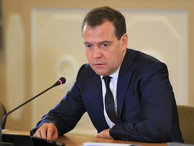 Премьер-министр Дмитрий Медведев поручил минфину подготовить и представить в правительство до 1 июля 2014 года предложения по сокращению численности госслужащих на 10%