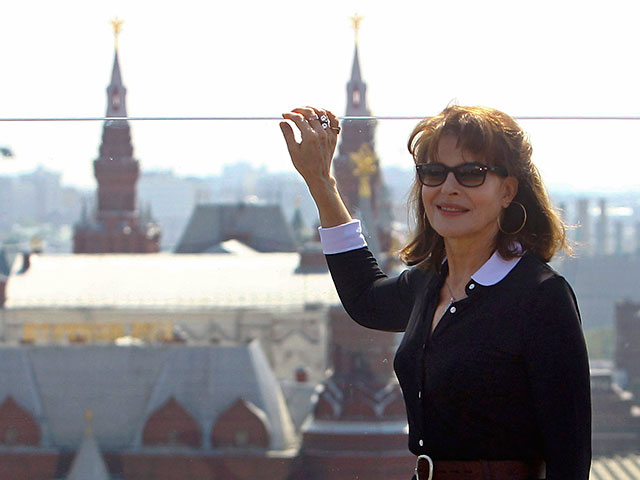 Фанни Ардан в Москве призналась в любви к российским кладбищам и рассказала, что хочет снять Владимира Ильина