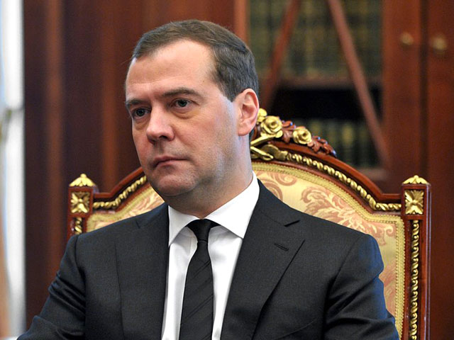 Премьер-министр РФ Дмитрий Медведев, который несколько дней назад приказал "Газпрому" поставлять Украине газ только по предоплате, заявил, что Москва готова возобновить с Киевом переговоры по цене на топливо