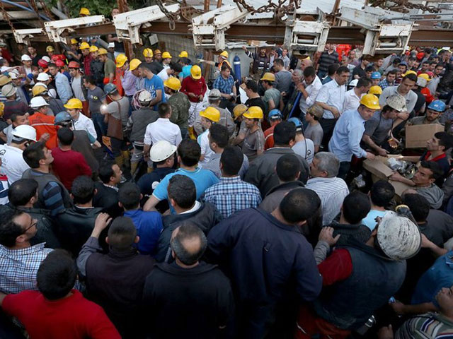  787 человек находились под землей в момент взрыва во вторник - 363 из них были спасены, около 60 госпитализированы