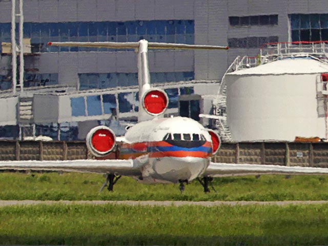 Закрепленный за Министерством обороны России самолет ТУ-154М с бортовым номером RA-85155 в начале мая действительно осуществлял перелет из Москвы на Сейшельские острова, однако военных на его борту не было