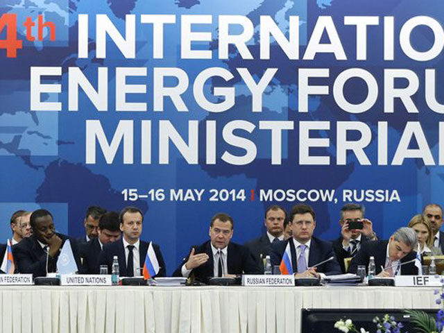 Медведев об энергетике: Россия не собирается никому говорить "нет"