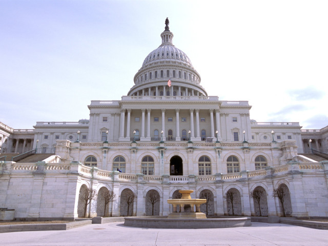 В сенате Конгресса США представлен законопроект, направленный на сворачивание текущих контрактов с российской компанией "Рособоронэкспорт" и запрещающий заключение с ней новых соглашений