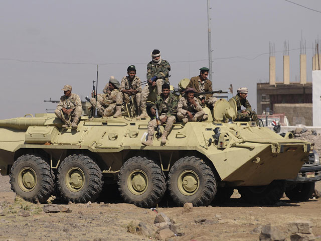 Солдаты йеменской регулярной армии в ходе перестрелки с боевиками в одной из южных провинций страны ликвидировали командира местной ячейки "Аль-Каиды" вместе с четырьмя его помощниками