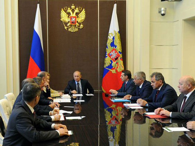 Путин приветствовал контакты Киева со сторонниками федерализации и велел Шойгу отвести войска от границы