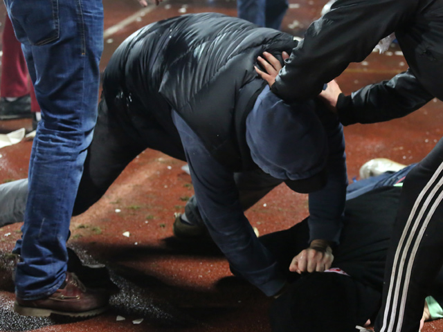 Полиция Санкт-Петербурга выясняет обстоятельства групповой драки, произошедшей в Кировском районе