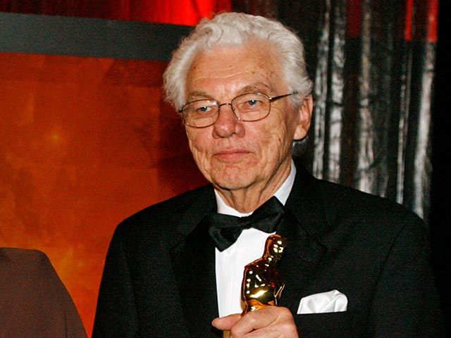 Знаменитый голливудский кинооператор Гордон Уиллис, снявший трилогию "Крестный отец" и некоторые из самых известных фильмов Вуди Аллена, умер в возрасте 82 лет