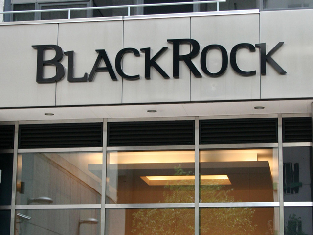 Крупнейший в мире институциональный инвестор, международная инвестиционная компания BlackRock Inc. в середине апреля 2014 года избавилась от всех своих вложений в российские облигации из-за рисков, связанных с санкциями против РФ