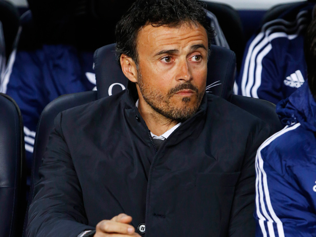 Новым главным тренером испанского футбольного клуба "Барселона" назначен бывший полузащитник сине-гранатовых Луис Энрике