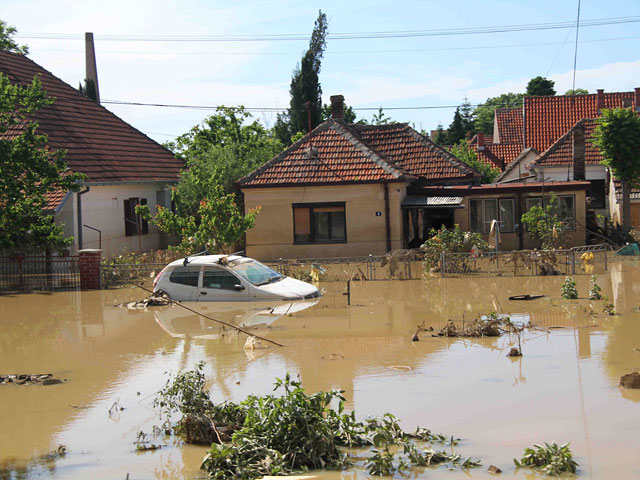 Сотрудники Отдела Московского патриархата по церковной благотворительности и социальному служению прибыли накануне в Сербию, чтобы на месте определить, в чем прежде всего нуждаются пострадавшие от наводнения