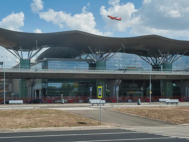 В киевском аэропорту Борисполь в ночь на 21 мая не пропустили на территорию Украины две съемочные группы ВГТРК