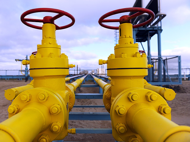 "Газпром" и Китайская национальная нефтегазовая корпорация CNPC в среду в Шанхае подписали контракт на поставку российского газа в Китай по восточному маршруту