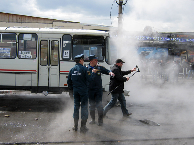 Чрезвычайное происшествие случилось в Красноярске: утром 22 мая при проведении испытаний на ТЭЦ-2 прорвало трубу горячего водоснабжения на улице Вавилова