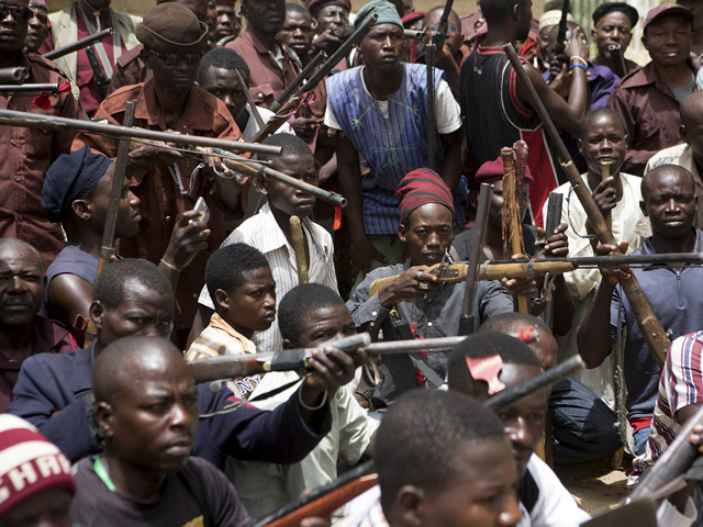 Нигерия официально попросила Совет Безопасности ООН включить нигерийскую группировку "Боко Харам", замешанную в громком похищении сотен школьниц, в список террористических организаций, связанных с "Аль-Каидой"