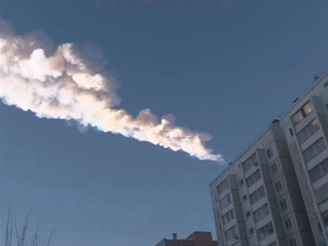 Метеорит, взорвавшийся 15 февраля 2013 года над территорией Челябинской области, ранее являлся частью более крупного небесного тела и откололся от него в результате сильного удара, считают ученые