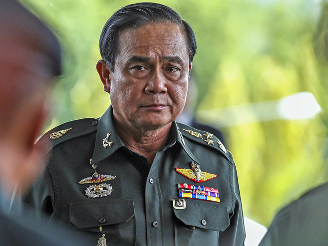 Главнокомандующий армией Прают Чан-Оча, якобы не претендовавший ранее на власть, назначил себя исполняющим обязанности премьер-министра Таиланда
