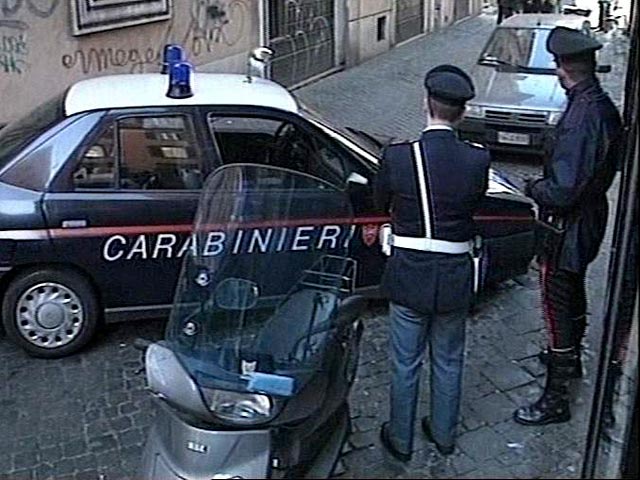 Четверо итальянцев, решивших заработать на похищении пони Чарли, занесенного за свой маленький рост в Книгу Рекордов Гиннеса, были задержаны полицией 22 мая