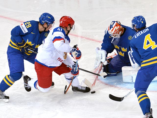 Сборная России победила действующего чемпиона команду Швеции со счетом 2:1