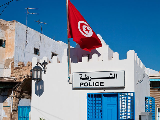 На тунисском курорте Махди полиция задержала туристку из России, которая подозревается в детоубийстве. По версии следователей, женщина убила в гостиничном номере свою малолетнюю дочь
