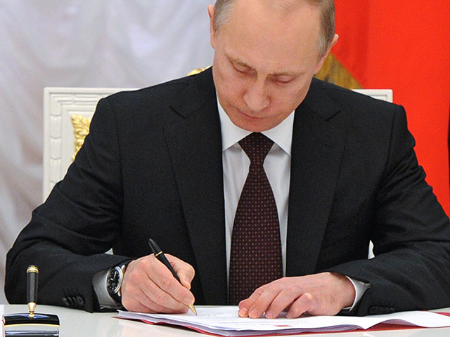 Президент России Владимир Путин подписал указ, согласно которому 19 руководителей МВД разных уровней освобождаются от занимаемых должностей